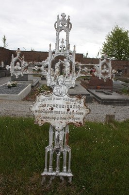 Sépultures historiques - Anciennes croix en fer dans les cimetières